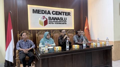 Ketua Bawaslu Kota Yogyakarta, Andie Kartala, menekankan pentingnya kejelasan pembagian tugas agar pelaksanaan pekerjaan berjalan efektif dan tidak tumpang tindih