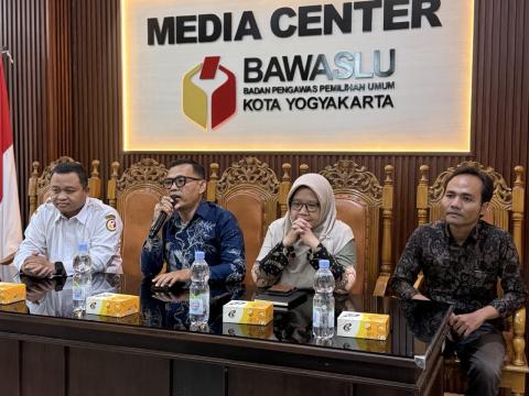 Ketua Bawaslu Kota Yogyakarta, Andie Kartala, berharap SKP menjadi pedoman sekretariat dalam melaksanakan tugas agar kinerja setiap pegawai lebih terarah dan selaras dengan tujuan organisasi