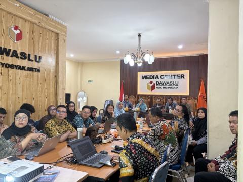 Melalui kajian hukum ini, Bawaslu Kota Yogyakarta memperkuat pemahaman jajaran mengenai tata kelola kelembagaan dan koordinasi internal