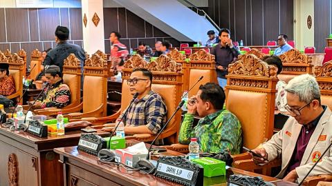 Ketua Bawaslu Kota Yogyakarta, Andie Kartala, menghadiri diskusi “Quo Vadis Kodifikasi Undang-Undang Pemilu” yang diselenggarakan Pimpinan Daerah Pemuda Muhammadiyah (PDPM) Kota Yogyakarta di Ruang Rapat Paripurna Gedung DPRD Kota Yogyakarta, Sabtu (17/10/2026).