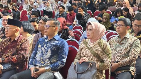 Ketua Bawaslu Kota Yogyakarta, Andie Kartala, menghadiri Sidang Terbuka Senat dalam rangka Dies Natalis ke-68 Universitas Janabadra di Auditorium KPH Poerwokoesomo, Rabu (7/10/2026)
