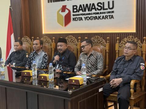 Ketua Komisi C DPRD Kabupaten Kebumen, Bambang Suparjo, menyampaikan bahwa informasi yang dihimpun akan menjadi bahan pendukung pembahasan Rancangan Peraturan Daerah (Raperda) terkait pembentukan dana cadangan Pilkada 2029 di Kabupaten Kebumen
