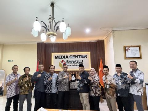 Melalui kegiatan ini, Bawaslu Kota Yogyakarta memperkuat perannya sebagai ruang berbagi pengetahuan dan pengalaman kelembagaan dalam mendukung tata kelola pengawasan pemilihan