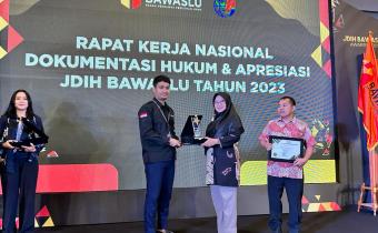 BAWASLU KOTA YOGYAKARTA MERAIH PENGHARGAAN ”OPERATOR TERBAIK KABUPATEN/KOTA TAHUN 2023” DALAM JDIH BAWASLU AWARDS 2023