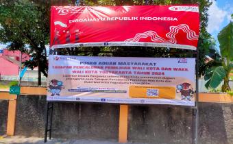 Masyarakat dapat menyampaikan aduan terkait dugaan pelanggaran Pemilu melalui Aplikasi Aduan Masyarakat Secara Online (AdMO)