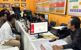 BAWASLU KOTA YOGYAKARTA LAKUKAN PENGAWASAN LANGSUNG PENDAFTARAN HARI PERTAMA PENCALONAN PADA PEMILIHAN 2024