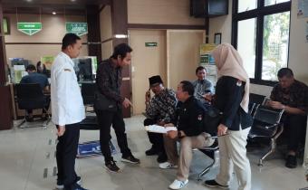 BAWASLU KOTA YOGYAKARTA LAKUKAN PENGAWASAN LANGSUNG VERIFIKASI ADMINISTRASI (VERMIN) PERSYARATAN BAPASLON WALI KOTA DAN WAKIL WALI KOTA YOGYAKARTA