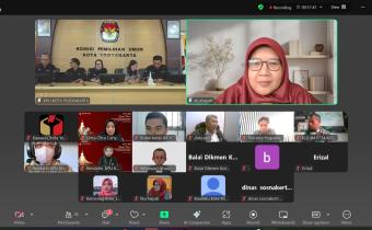 Bawaslu Kota Yogyakarta Mengawasi Rapat Pleno Rekapitulasi PDPB Triwulan II Tahun 2025