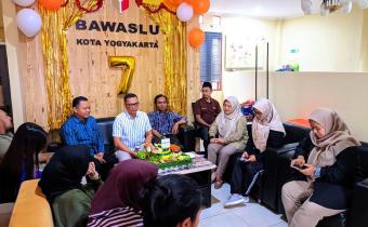 Bawaslu Kota Yogyakarta melakukan tasyakuran HUT ke-7 Bawaslu Kabupaten/Kota