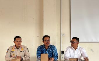 Ketua Bawaslu Kota Yogyakarta, Andie Kartala bersama Ketua dan Wakil Ketua Kwarcab Kota Yogyakarta, Heroe Poerwadi dan Octo Noor Arafat