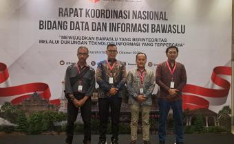 Ketua Bawaslu Kota Yogyakarta, Andie Kartala, beserta Koordinator Divisi Bawaslu Kabupaten se-DIY yang membidangi Data dan Informasi menghadiri Rakornas Bidang Data dan Informasi tahun 2025