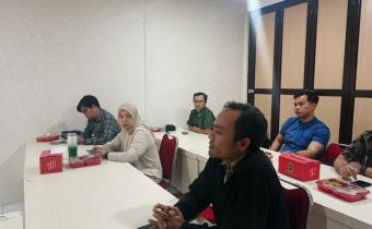 Anggota Bawaslu Kota Yogyakarta, Jantan Putra Bangsa, menghadiri kegiatan Rapat Evaluasi Olimpiade Demokrasi di Bakesbangpol Kota Yogyakarta