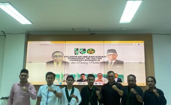 Ketua Bawaslu Kota Yogyakarta Andie Kartala bersama pengurus HMI Komisariat Sri Sultan Hamengkubuwono IX