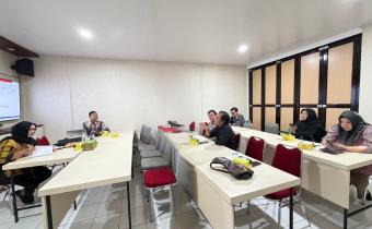 Anggota Bawaslu Kota Yogyakarta Jantan Putra Bangsa mengikuti Rapat Koordinasi Persiapan Seleksi Duta Demokrasi di Kesbangpol Kota Yogyakarta