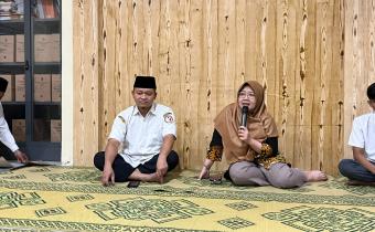 Anggota dan Kepala Sekretariat Bawaslu Kota Yogyakarta memantik diskusi dan refleksi kelembagaan di bulan Ramadan