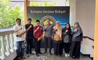 Ketua, Anggota, dan jajaran sekretariat Bawaslu Kota Yogyakarta melakukan audiensi ke STPMD "APMD" Yogyakarta