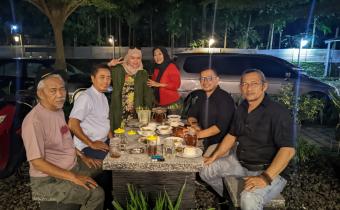 Ketua Bawaslu Kota Yogyakarta melakukan dialog sekaligus konsolidasi demokrasi bersama driver online roda empat dan roda dua