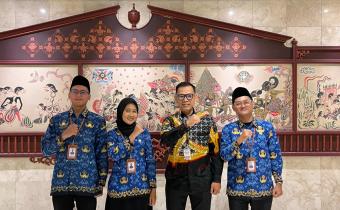Ketua Bawaslu Kota Yogyakarta, Andie Kartala, mendampingi tiga PNS yang dilantik di Jakarta (19/5/2026)
