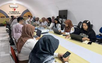 Bawaslu Kota Yogyakarta mengikuti rapat pembahasan Renstra 2025–2029 di Kantor Bawaslu DIY (29/4/2026)