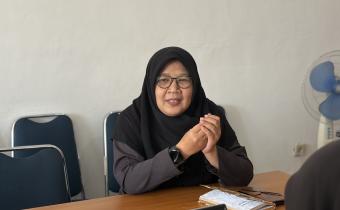 Koorfinator Divisi HP2H Bawaslu Kota Yogyakarta, Siti Nurhayati, menjadi narasumber dalam kegiatan Polikrasi bersama mahasiswa magang dari UCY (8/6/2026)