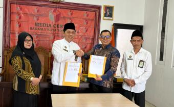 Bawaslu Kota Yogyakarta dan Kantor Kementerian Agama Kota Yogyakarta menandatangani Perjanjian Kerja Sama (PKS) untuk memperluat pendidikan politik, pengawasan partisipasif, dan demokrasi di Kota Yogyakarta (9/6/2026)