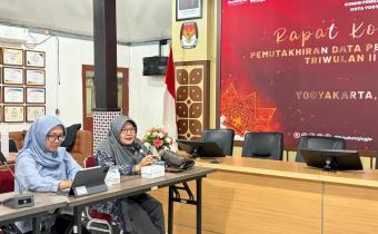 Bawaslu Kota Yogyakarta menghadiri Rapat Koordinasi PDPB yang digelar di Kantor KPU Kota Yogyakarta, Jumat (26/6/2026)
