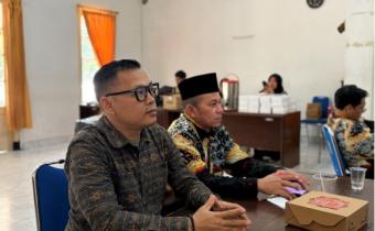 Ketua Bawaslu Kota Yogyakarta, Andie Kartala, bersama Ketua Bawaslu Kabupaten Sleman menghari kegiatan P2P di Kabupaten Sleman
