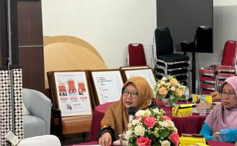 Anggota Bawaslu Kota Yogyakarta, Siti Nurhayati, mengikuti kegiatan penyusunan materi ToT Sosialisasi Pendidikan Pemilih dan Pemilihan bagi MPK di Kantor KPU Kota Yogyakarta (4/6/2026)