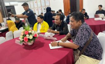 Anggota Bawaslu Kota Yogyakarta, Jantan Putra Bangsa, menghadiri kegiatan Sosialisasi Pemutakhiran Data Partai Politik Semester I Tahun 2026 di Kantor KPU Kota Yogyakarta (9/6/2026)