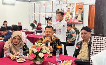 Ketua dan Anggota Bawaslu Kota Yogyakarta bersama Ketua Bawaslu DIY mengawal pelaksanaan rekapitulasi PDPB Triwulan II Tahun 2026 di KPU Kota Yogyakarta (2/7/2026)