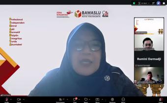 Koordinator Divisi HP2H Bawaslu Kota Yogyakarta, Siti Nurhayati, memberikan pengarahan pada kegiatan sosialisasi P2P 2026