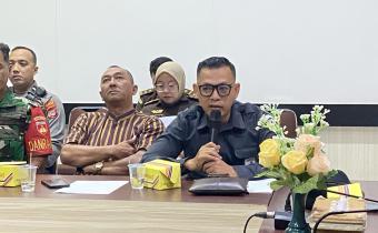 Ketua Bawaslu Kota Yogyakarta, Andie Kartala, menghadiri FGD Aktualisasi Diri Pemimpin Serdik Sespimmen Dikreg Ke-67 Sespim Lemdiklat Polri di Polresta Yogyakarta, Senin (24/8/2026)