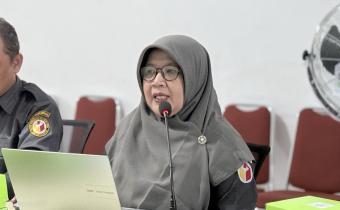 Anggota Bawaslu Kota Yogyakarta, Siti Nurhayati, menyampaikan hasil uji petik pada Rapat Koordinasi Pengawasan PDPB di Bawaslu D.I. Yogyakarta, Senin (7/9/2026)