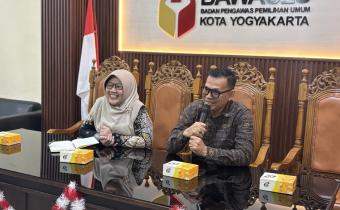 Ketua Bawaslu Kota Yogyakarta, Andie Kartala, menyambut baik inisiatif audiensi dari DPC Gerakan Peuda Marhaenis ke Kantor Bawaslu Kota Yogyakarta, Kamis (3/9/3036)