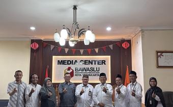 Bawaslu Kota Yogyakarta menjajaki peluang kolaborasi di bidang sosial bersama Badan Amil Zakat Nasional (BAZNAS) Kota Yogyakarta melalui audiensi di kantor Bawaslu Kota Yogyakarta pada Senin (14/9/2026)