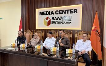 Bawaslu Kota Yogyakarta memperkuat kapasitas jajaran dalam mengawasi penataan daerah pemilihan (dapil) melalui WASKITA bertema “Teknik Pengawasan Pembagian Dapil”, Rabu (30/9/2026)