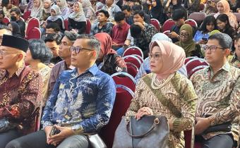Ketua Bawaslu Kota Yogyakarta, Andie Kartala, menghadiri Sidang Terbuka Senat dalam rangka Dies Natalis ke-68 Universitas Janabadra di Auditorium KPH Poerwokoesomo, Rabu (7/10/2026)